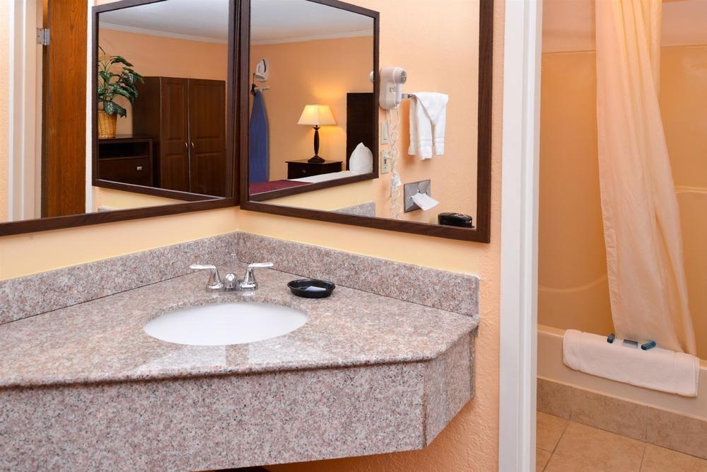 Days Inn By Wyndham Whitmore Lake Экстерьер фото