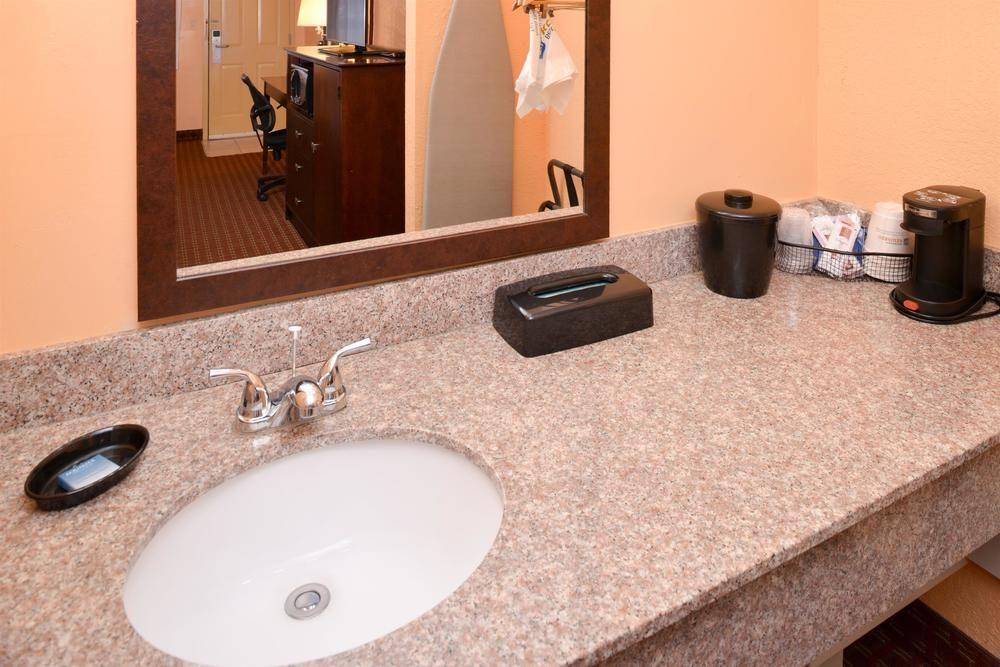 Days Inn By Wyndham Whitmore Lake Экстерьер фото