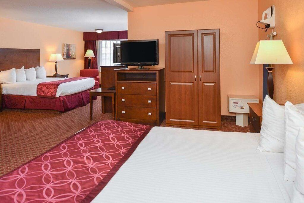 Days Inn By Wyndham Whitmore Lake Экстерьер фото