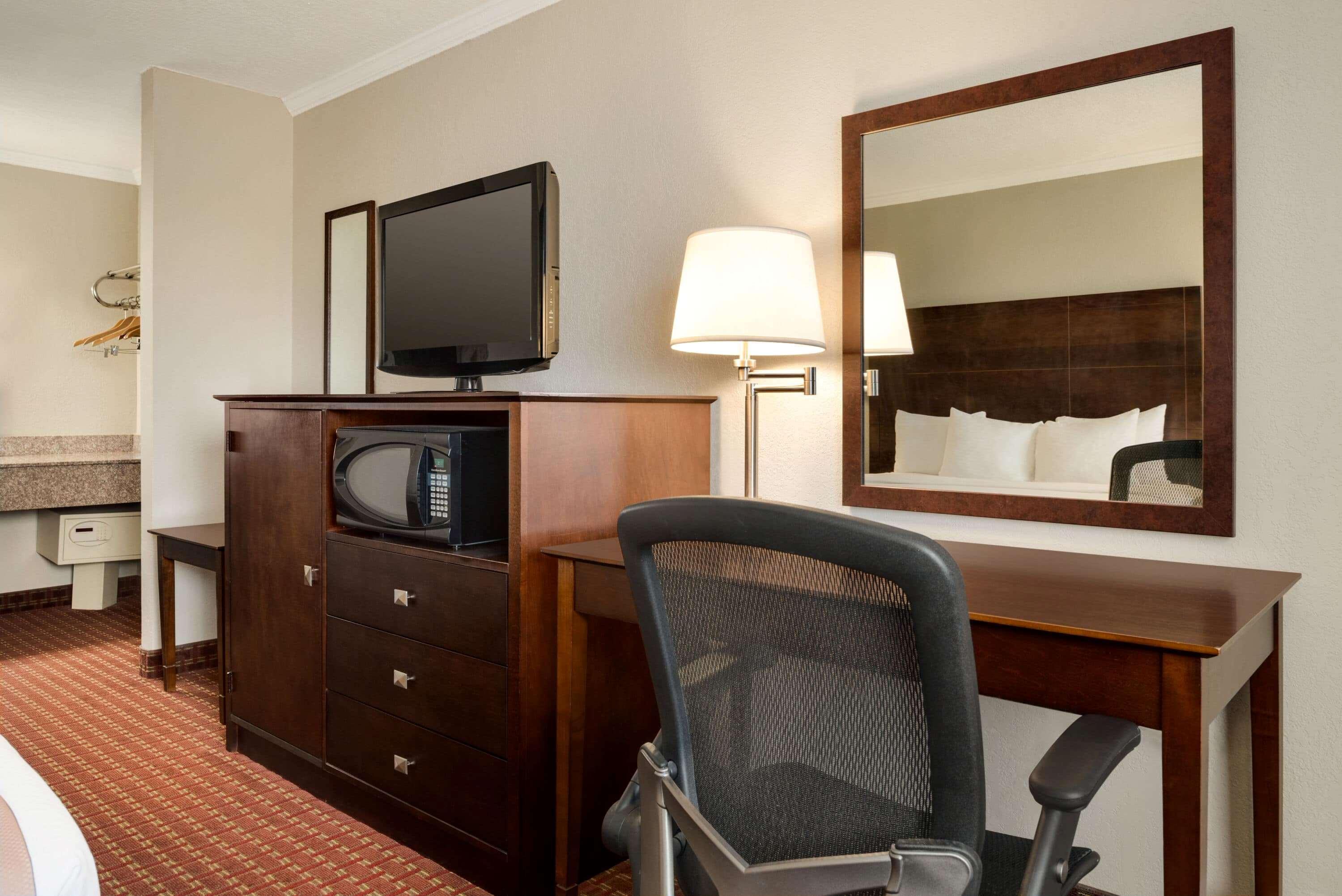 Days Inn By Wyndham Whitmore Lake Экстерьер фото