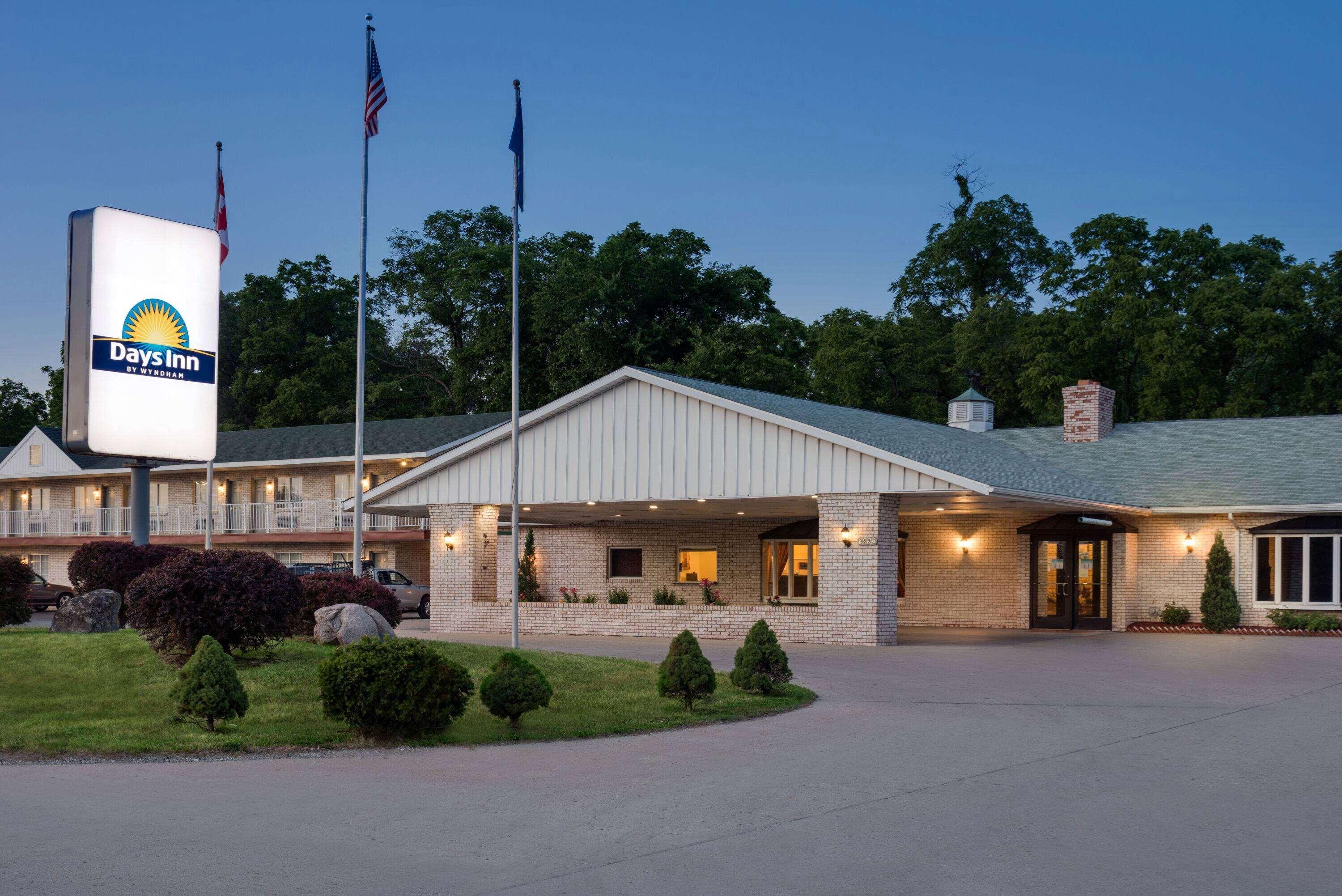 Days Inn By Wyndham Whitmore Lake Экстерьер фото