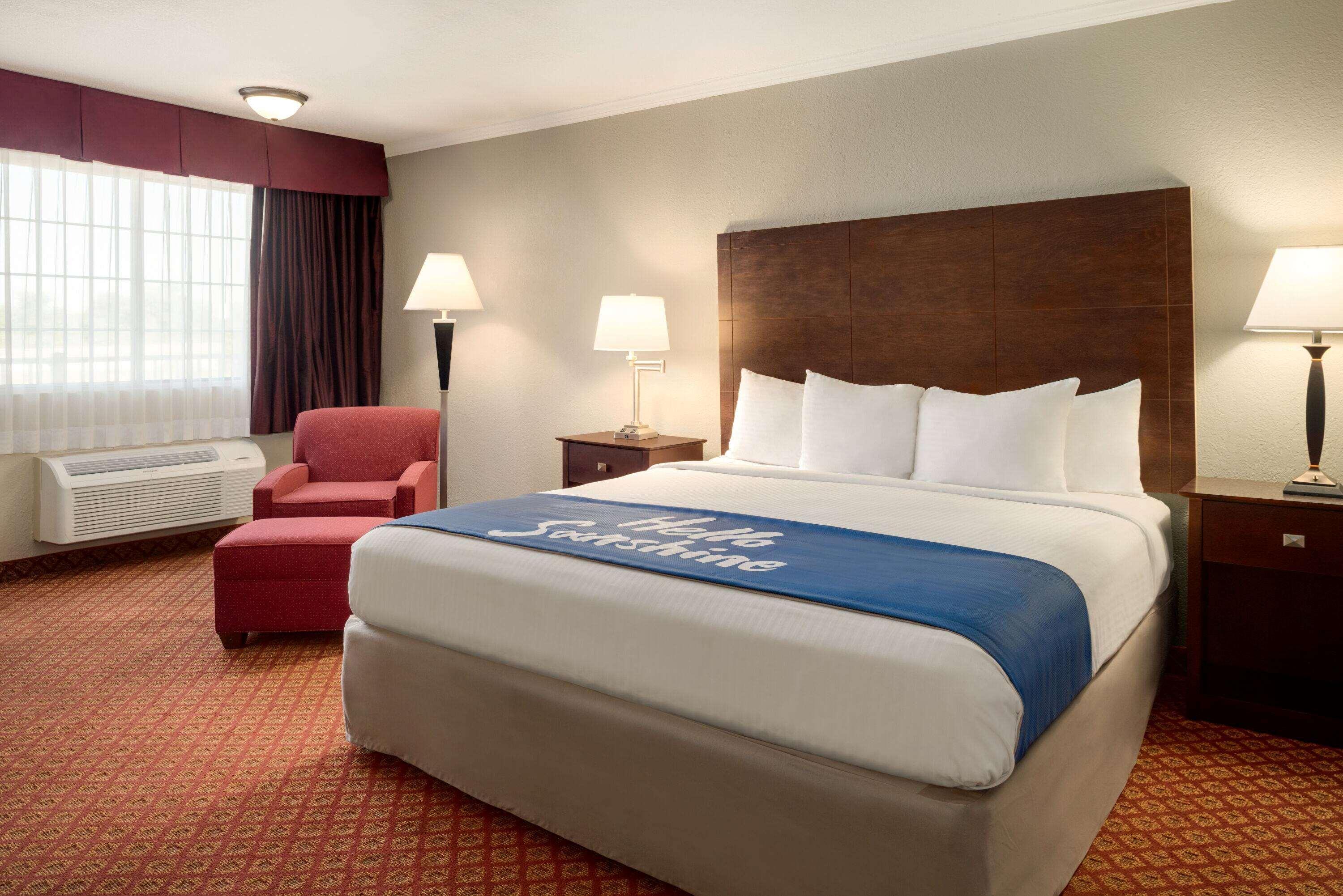 Days Inn By Wyndham Whitmore Lake Экстерьер фото