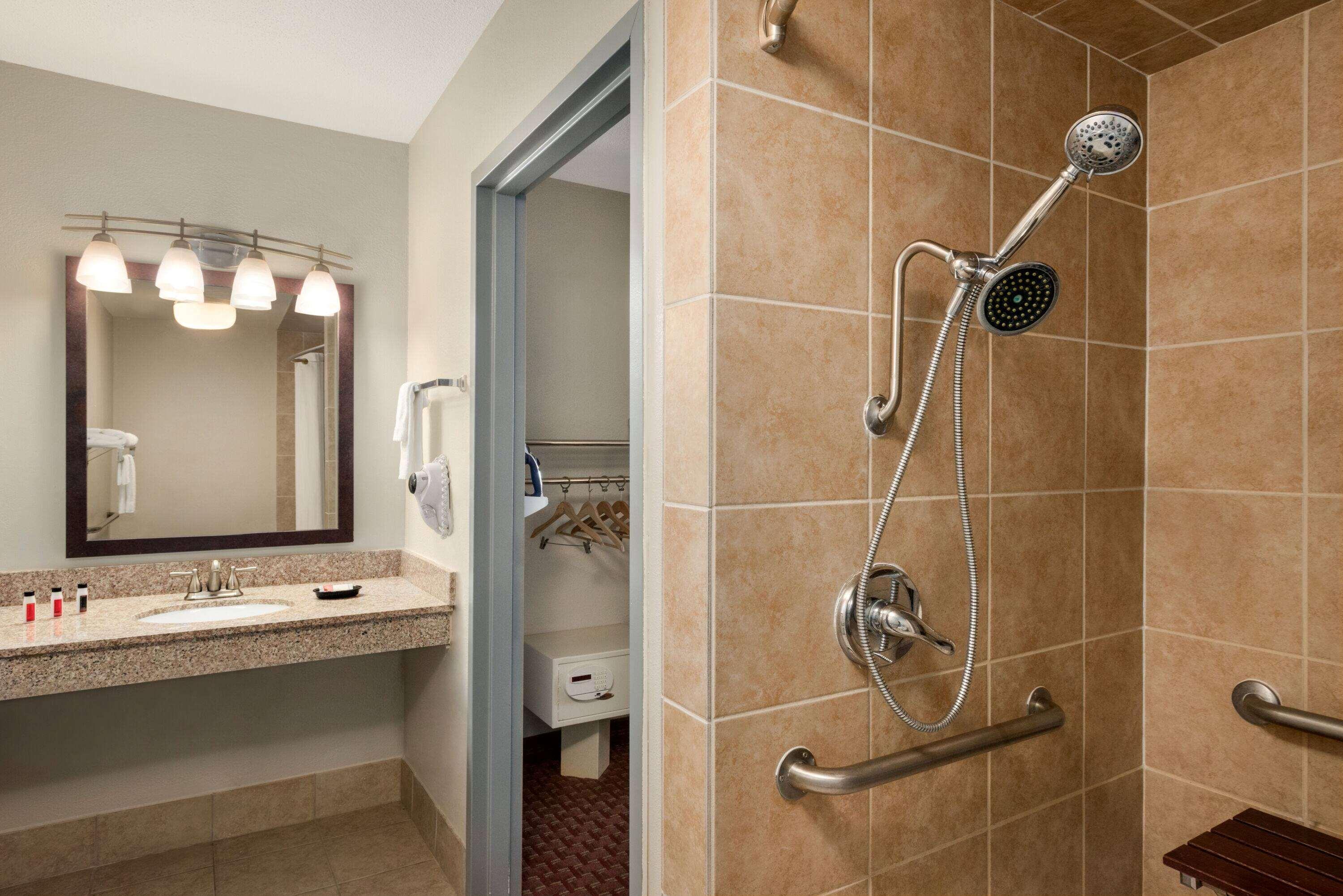 Days Inn By Wyndham Whitmore Lake Экстерьер фото