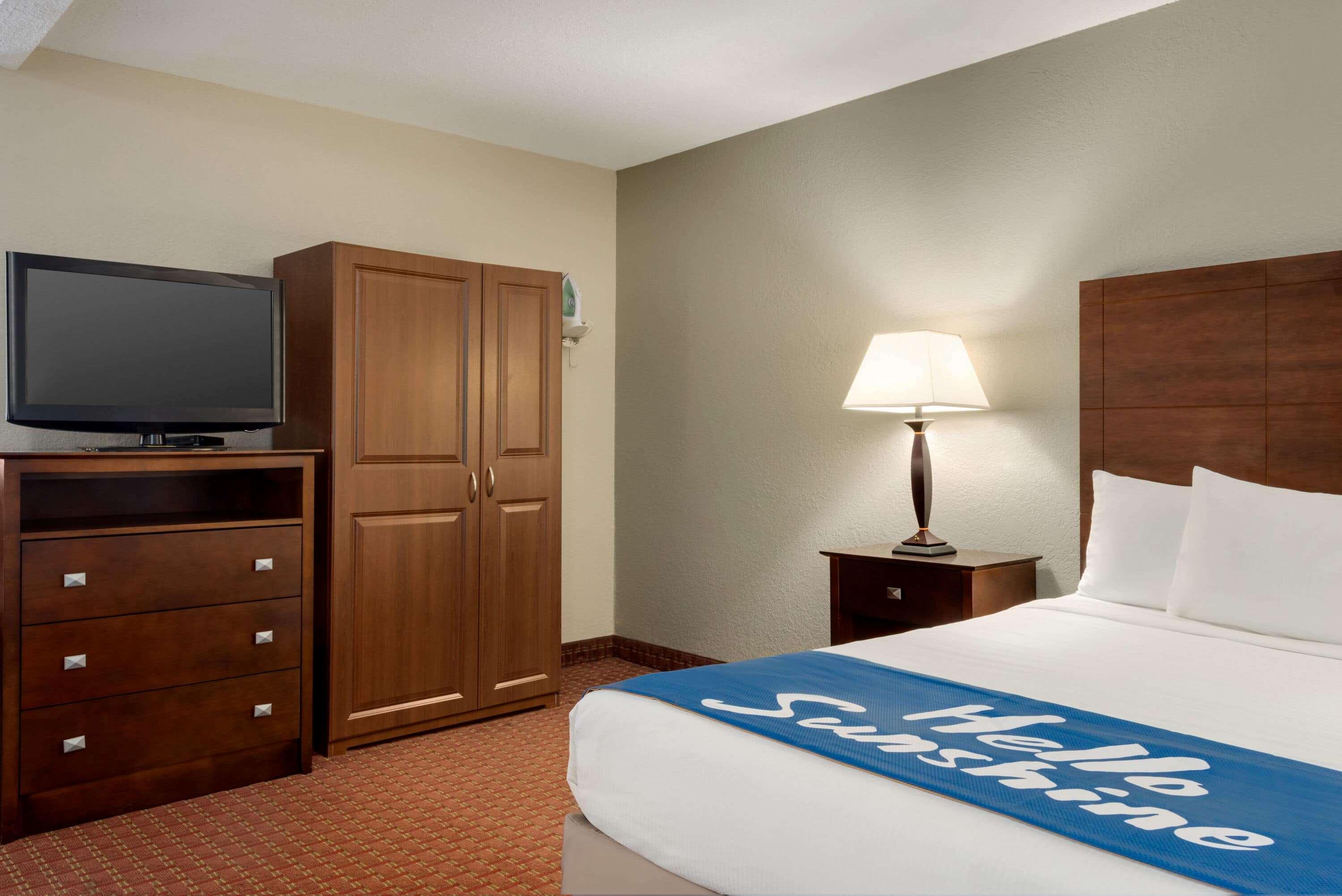 Days Inn By Wyndham Whitmore Lake Экстерьер фото