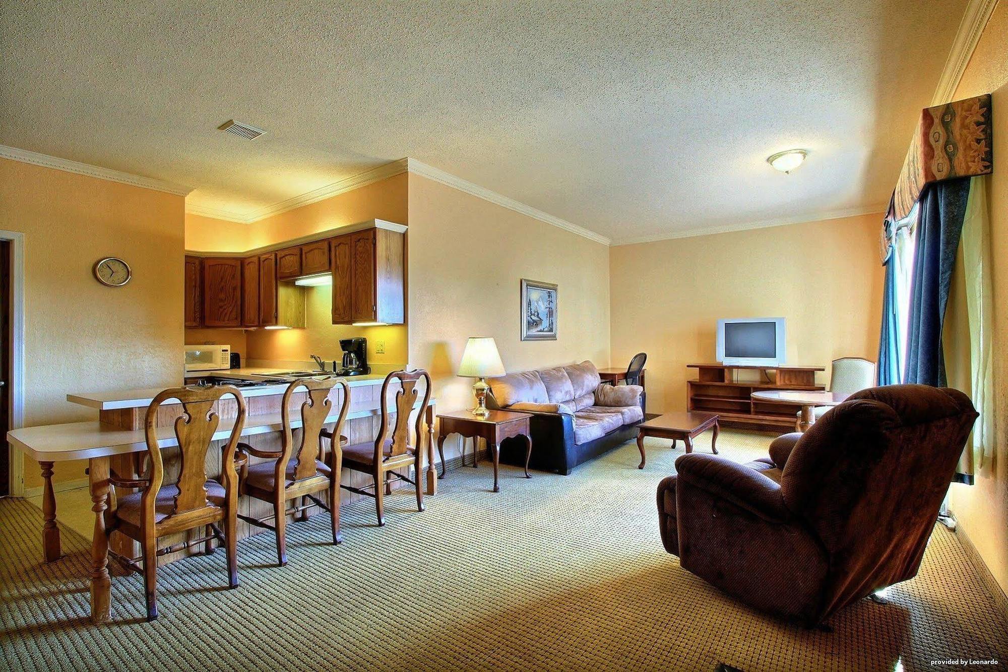 Days Inn By Wyndham Whitmore Lake Экстерьер фото
